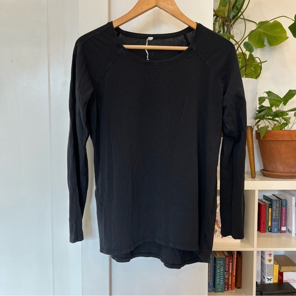 Lululemon Fitted Black Long Sleeve Tshirt - Picture 1 of 6